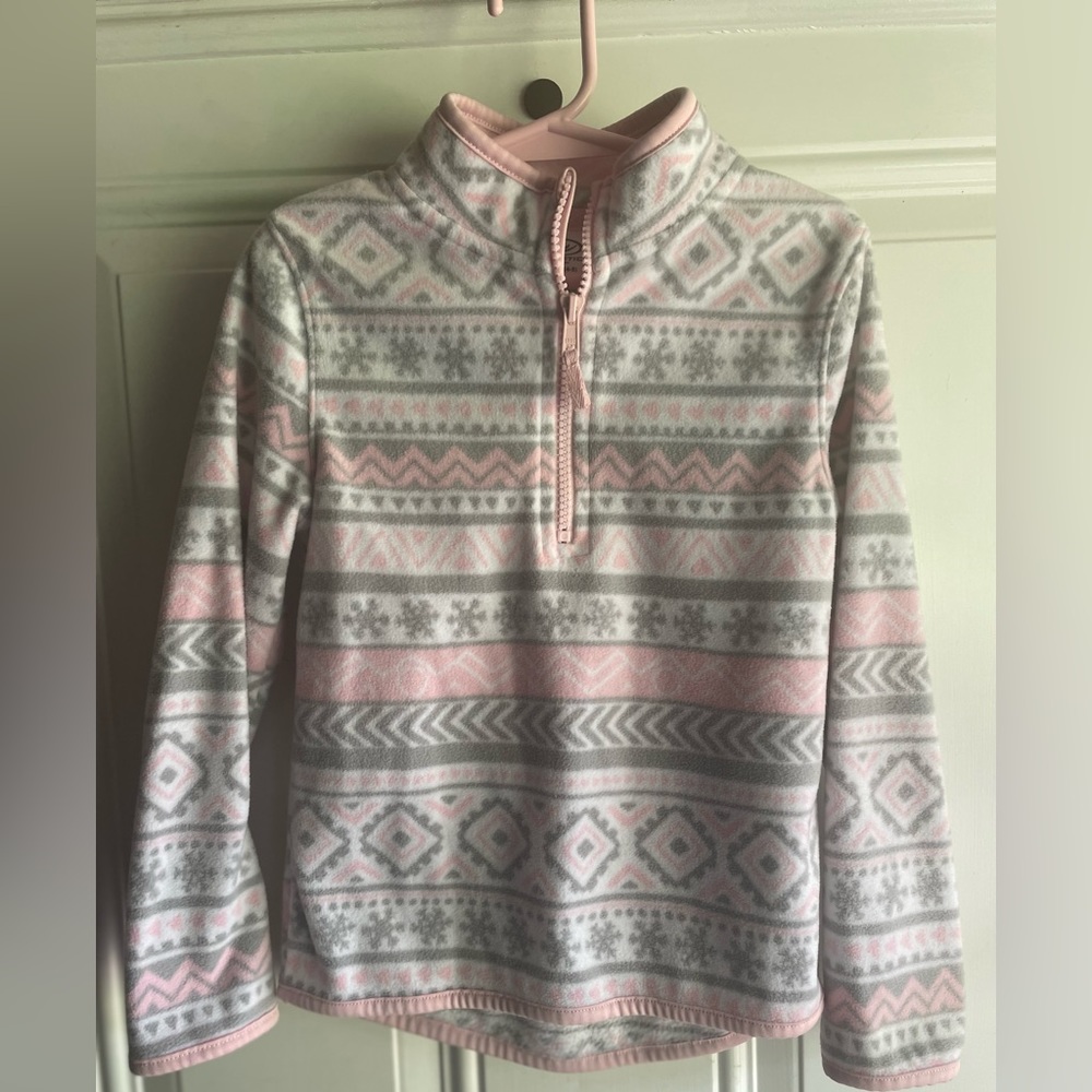 Size 4-5 girls pullover.Good condition!Smoke & pet free!Brand is Athletic Works